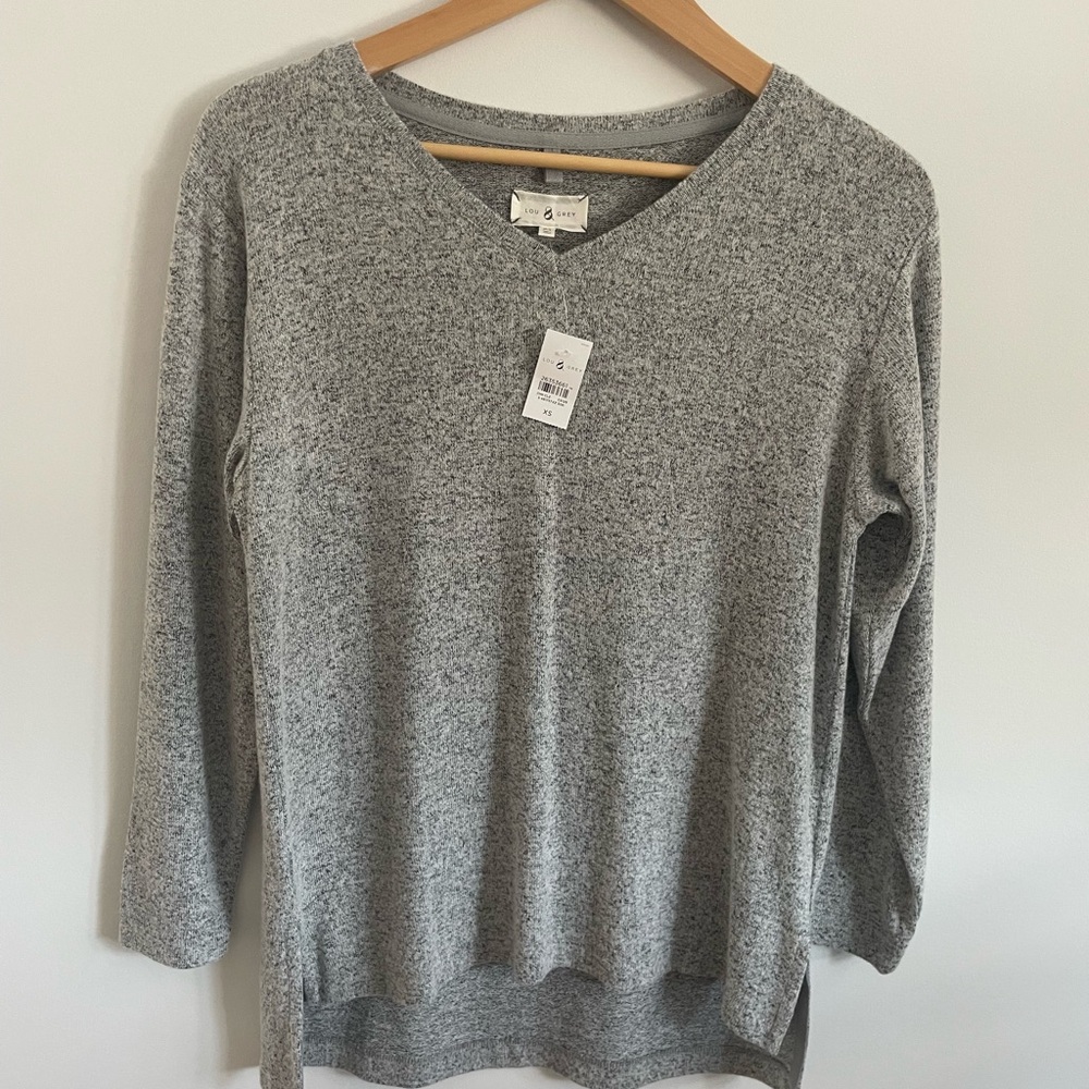 Lou & Grey Heathered Gray V-Neck Sweater